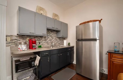 New Albany House | Book a date on State Street