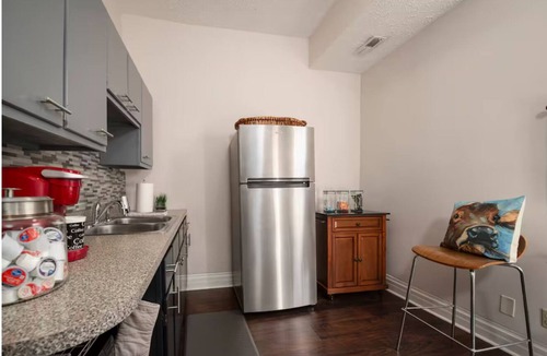New Albany House | Book a date on State Street