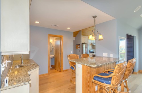Whalehead Beach House | BOOK NOW! 7BR 8BA -Elevator, Salt water pool, min to beach