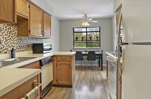 Des Plaines House | Book Now! Peaceful 2bed/2bath home