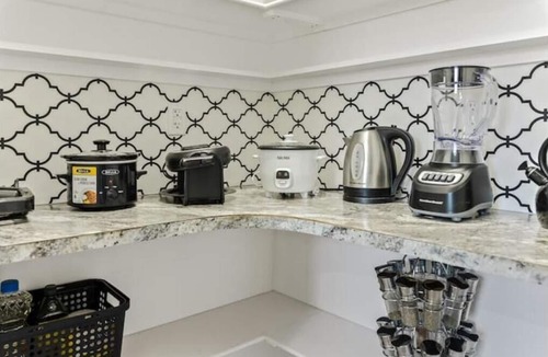 Elkton House | Book Now! Secluded 9 acres~Dogs OK~Game Rm~Hot Tub~Great Views~Outdoor Play