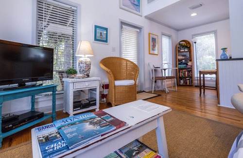 Dune Allen Beach Cottage | BOOK SPRING BREAK 2023 NOW! COUPLES COTTAGE WITH POOL NEAR BEACH! PETS OK!!