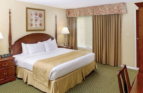 Berkeley Resort | Book your Williamsburg stay at great rates!