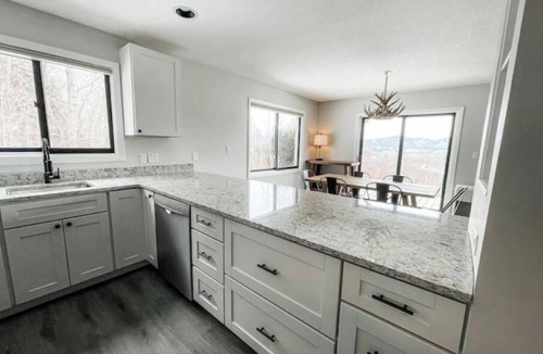 Jackson Ski Chalet | BOOKING NOW For Summer 2026 - BEST views, open, modern! We book up! Reserve now!