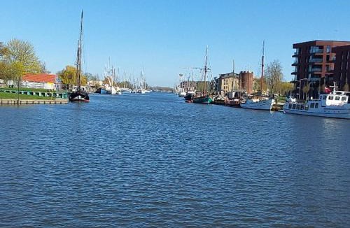 Greifswald City Centre Boat Rental | Boot Rosi Hafen Greiswald