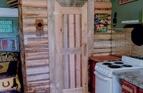 Voca Cabin | Boot Scootin' Boogie Cabin in Castell, TX - Texas Hill Country and Llano.