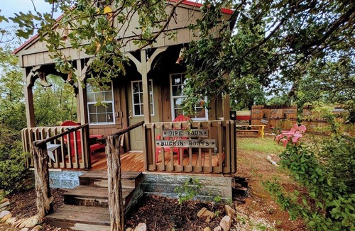 Voca Cabin | Boot Scootin' Boogie Cabin in Castell, TX - Texas Hill Country and Llano.