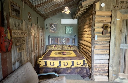 Voca Cabin | Boot Scootin' Boogie | Fun & Unique Cabin Close to Castell