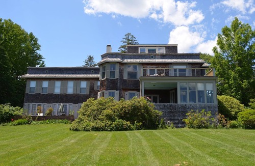 Manchester-by-the-Sea House | Booth Cottage: Private Path to Singing Beach