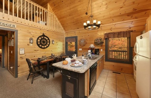 Sevierville Cabin | Bootlegger Cabin | Hot Tub | NERF Wall | Arcade