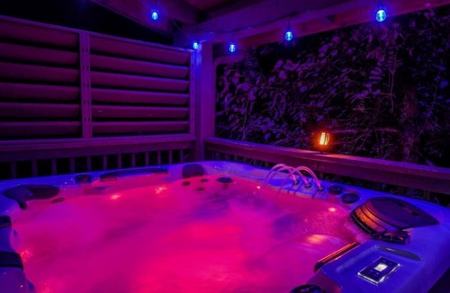 Sevierville Cabin | Bootlegger Cabin | Hot Tub | NERF Wall | Arcade