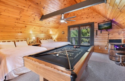 Sevierville Cabin | Bootlegger Cabin | Hot Tub | NERF Wall | Arcade