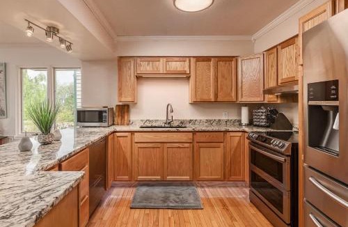 South Addition House | Bootleggers Condo 2 Bedroom Modern Condo in Heart of Downtown