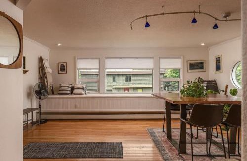 South Addition House | Bootleggers Condo 2 Bedroom Modern Condo in Heart of Downtown