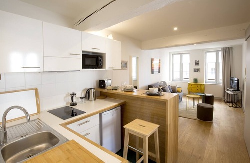 Saint-Michel Apartment | Bordeaux Historic Center comfortable 2 room apartment