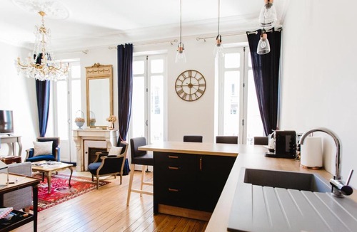 Hotel de Ville - Quinconces Apartment | Bordeaux Saint André - elegant, central and quiet