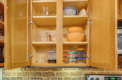 Bristol Apartment | BordertownLoft:WhereVA meets TN, SleekGetaway Park