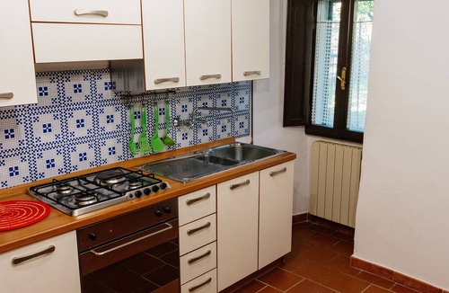Oliveto Apartment | Borgo 2px apartment: bedroom, kitchen and bathroom.