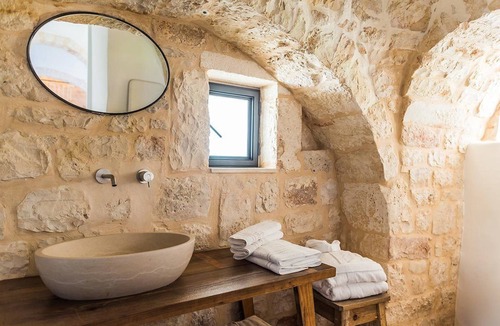 Cisternino Hotel | Borgo Canonica