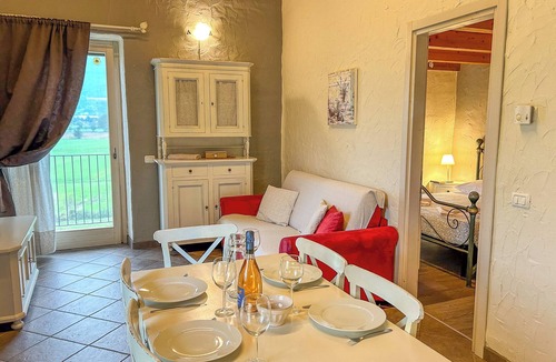 Colico Apartment | Borgo Erbiola Viola Rustico Holiday Apartment with Pool