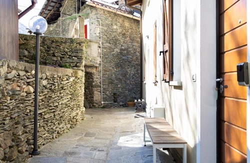 Stradella Apartment | Borgo Verginate Como Lake Panorama