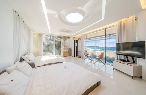 Holmoe House | Boryeong Lavar Pool Villa