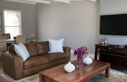 Knysna Central Apartment | Bosch On Grey