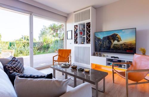 Kurucesme Apartment | Bosphorus Designer Suite Seperate Guest room
