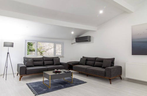 Besiktas Villa | Bosphorus Terrace Flat 4 Min to Ortakoy Sq