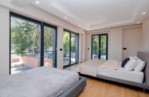 Kabatas Apartment | Bosphorus View - Modern Central Apartment with Elevator & Parking