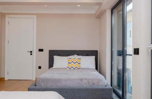Kabatas Apartment | Bosphorus View - Modern Central Apartment with Elevator & Parking