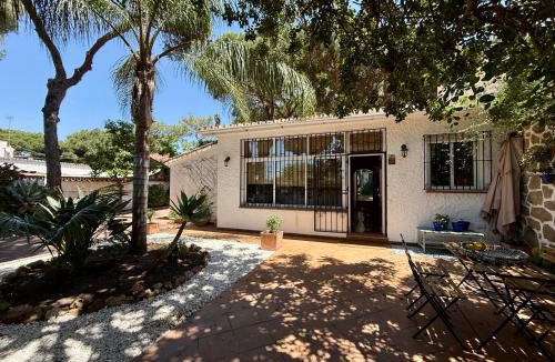 Urbanizacion el Rosario House | Bosquemar Between Pines and Tennis by EaW Homes