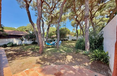 Urbanizacion el Rosario House | Bosquemar Between Pines and Tennis by EaW Homes