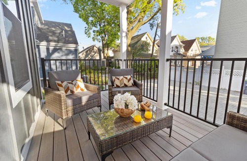 East Somerville Apartment | Boston Charm 2BR2BTH/8 Minutes to Boston