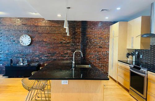 North End Apartment | Boston Harbor views Modern north end condo FREE PARKING!