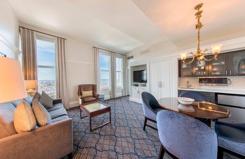 Downtown Boston Apartment | Boston Marriott Custom House ~ Downtown Suite with views of the city and harbor