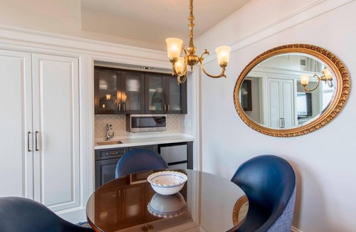 Downtown Boston Apartment | Boston Marriott Custom House ~ Downtown Suite with views of the city and harbor
