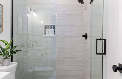 Columbus Park - Andrew Square Apartment | Boston Modern LUX - Subway/Family/Business Ready