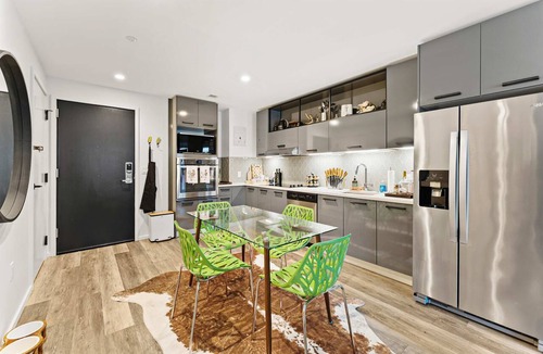 Shawmut Apartment | Boston pad: 2BR suite with pool and gym