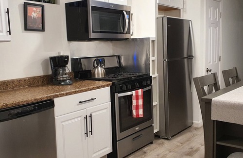 Highland Park Apartment | Boston's Beautiful 2 bedroom in historical Highland Park/Fort Hill neighborhood