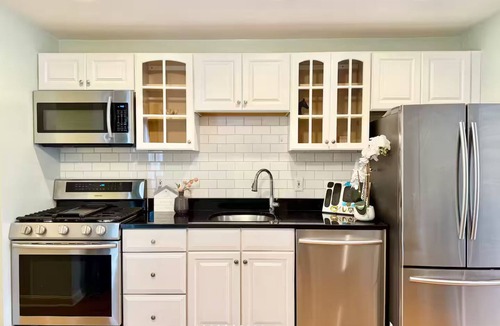 South Boston House | Boston Single House 2BR - Backyard + Walk to BCEC & Seaport