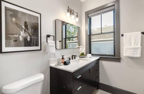 East Somerville Apartment | Bostonian 2BR2BTH/8 Minutes to Boston