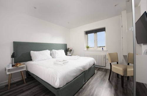 St Just Hotel | Boswedden, B&B - a hotel room that sleeps 2 guests in 1 bedroom