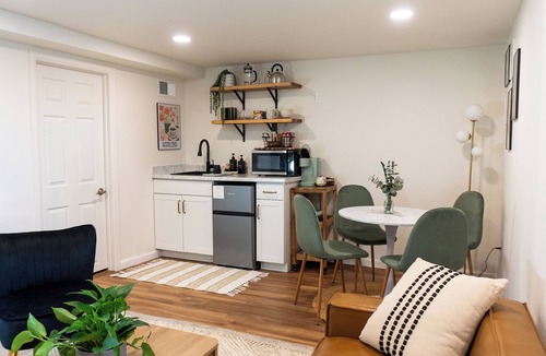 South Westminster House | Botanic Bungalow - Private 2BR Lower Level & Yard