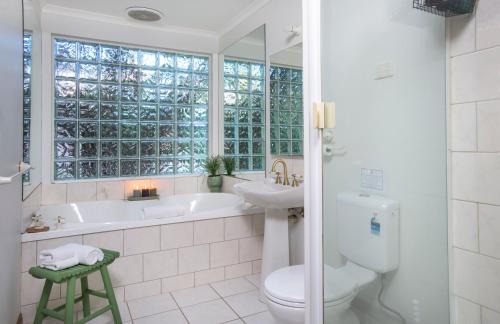Olinda Bed & Breakfast | Botanica Retreat Garden Cabin in Olinda
