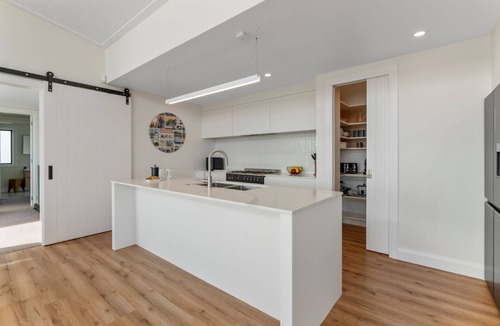 Waipahihi House | Botanical Oasis