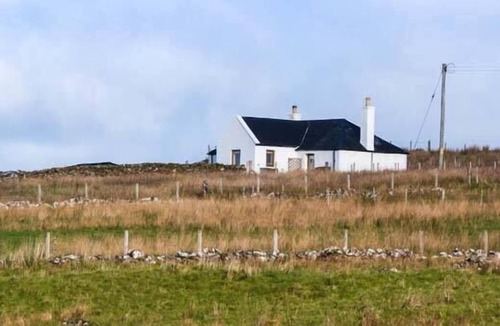 Bornesketaig Cottage | BOTHAN AONGHAIS, character holiday cottage, with open fire in Uig