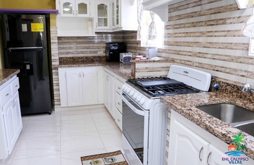 Apple Hall House | Bottom Bay Beach Villa 4Bd 4.5bath, Air conditioning, Wi-Fi, kitchen