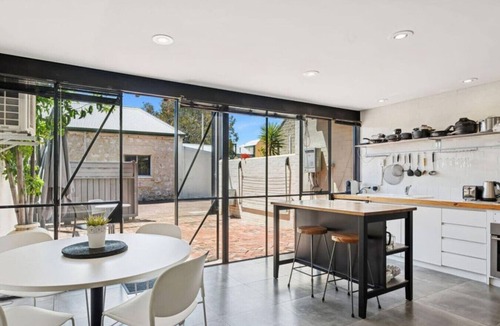 South Fremantle House | Bougainvillea Lane - Heart of South Fremantle