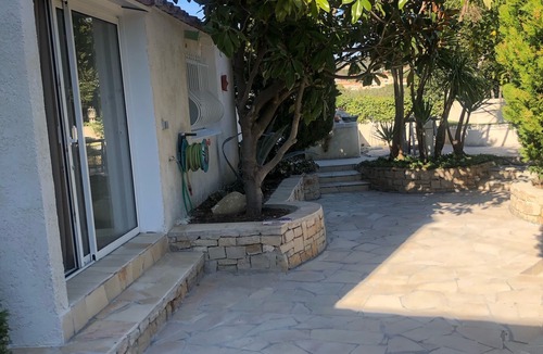 Cassis Apartment | Bougainvillea full center in villa T2 58m2 terrace/garden + private garage